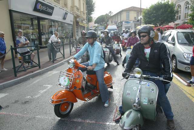 VESPAS ET BIKINIS137.JPG